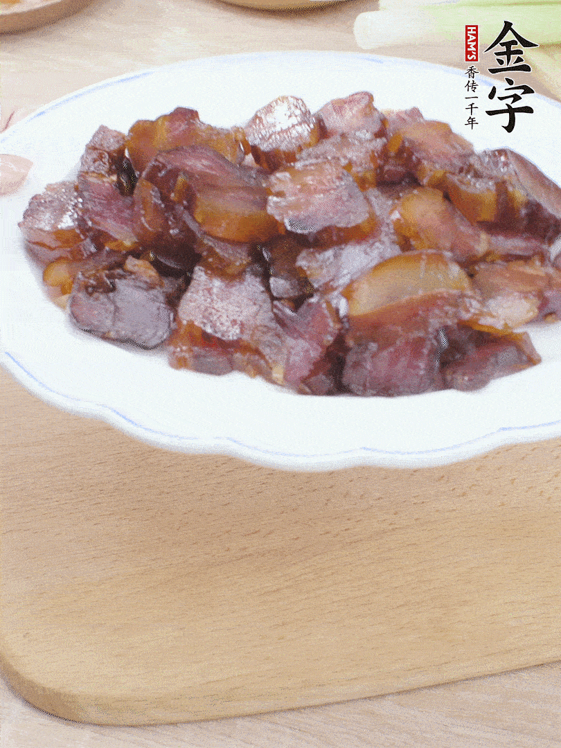 开云电竞
酱油肉水煮15分钟，切薄片。